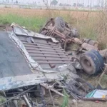 हापुड़ में बारात बस और ट्रक की टक्कर, भीषण हादसे में 6 लोगों की मौत और कई घायल | Hapur Road Accident